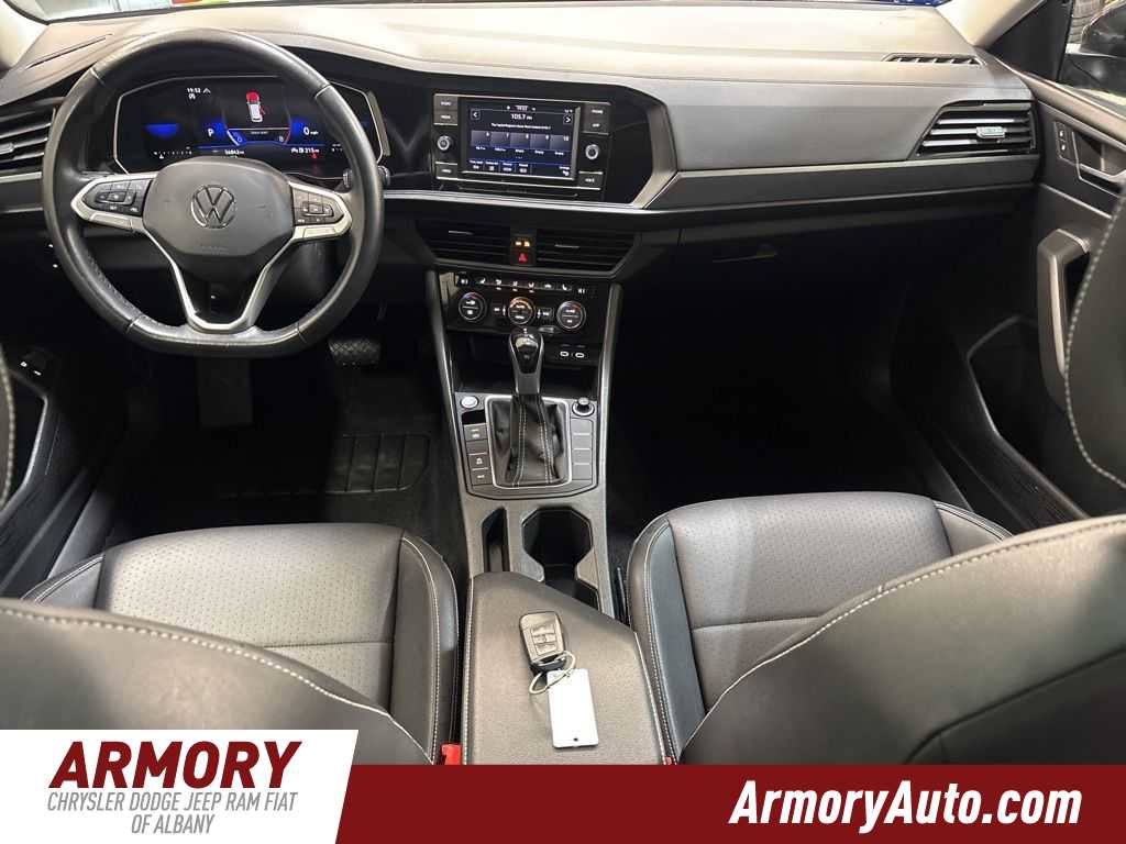 Used 2024 Volkswagen Jetta SE image 33