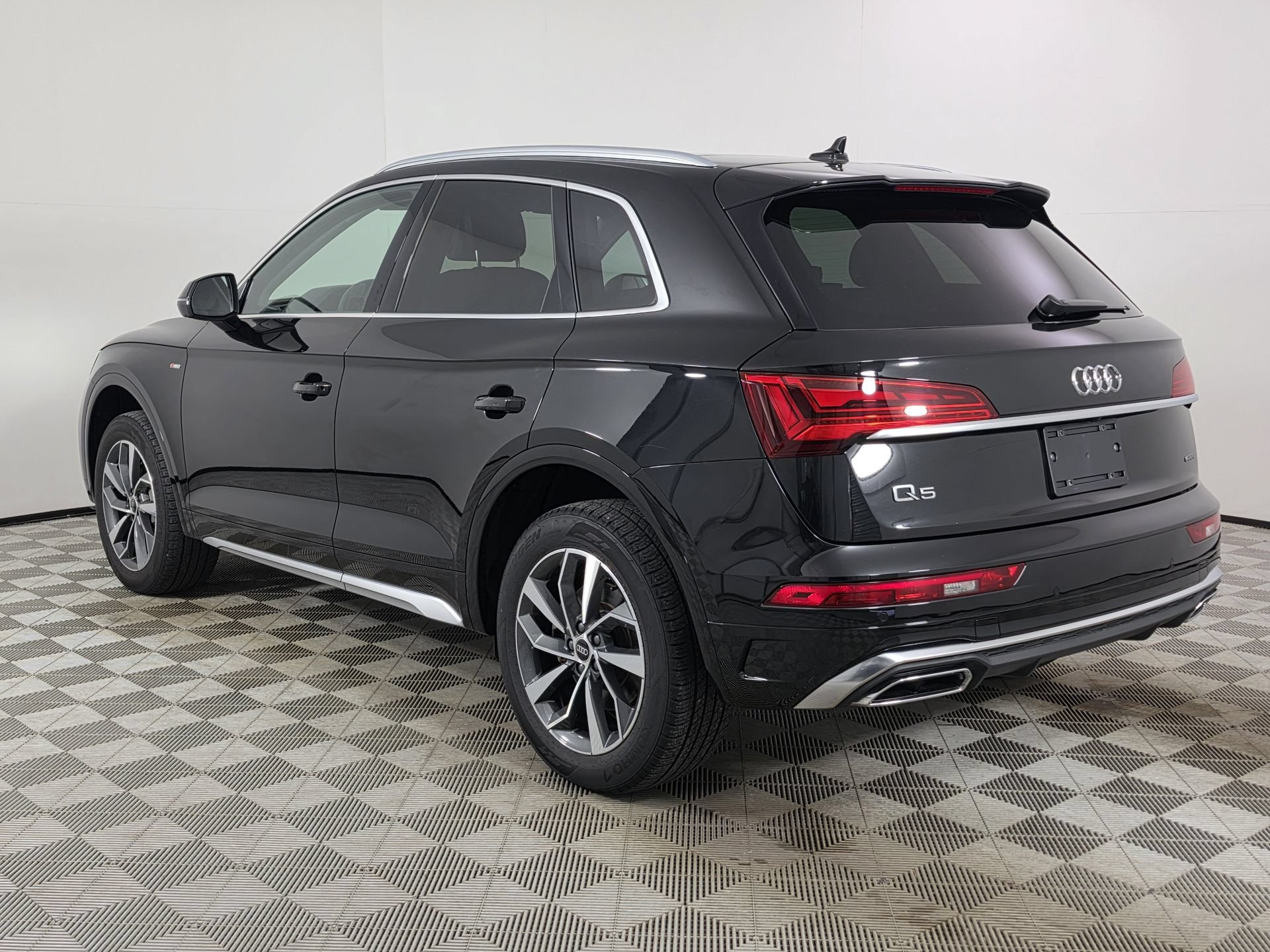 Certified 2024 Audi Q5 2.0T Premium Plus AWD/4WD image 5