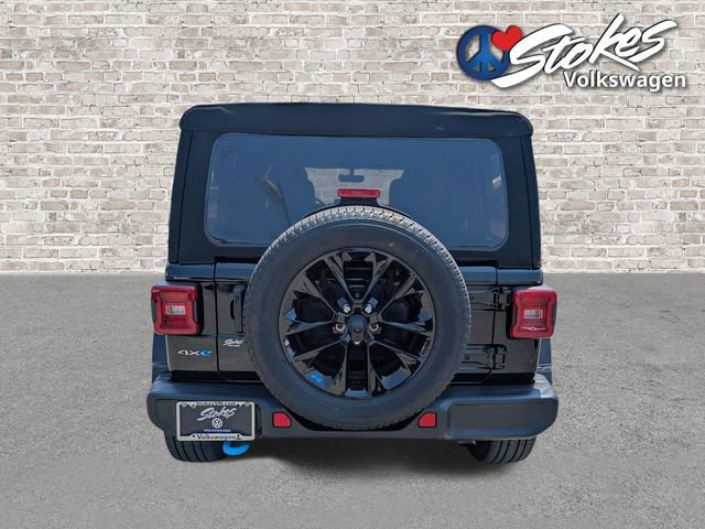 Used 2023 Jeep Wrangler Unlimited Sahara AWD/4WD image 5