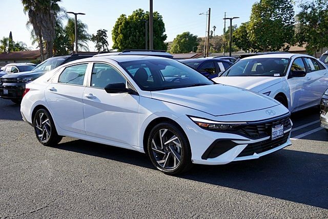 Certified 2025 Hyundai Elantra Sport image 6