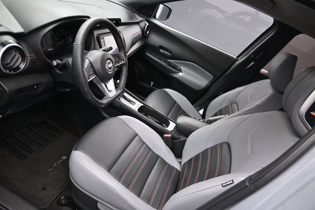 Used 2022 Nissan Kicks SR w/ Premium Package FWD image 17