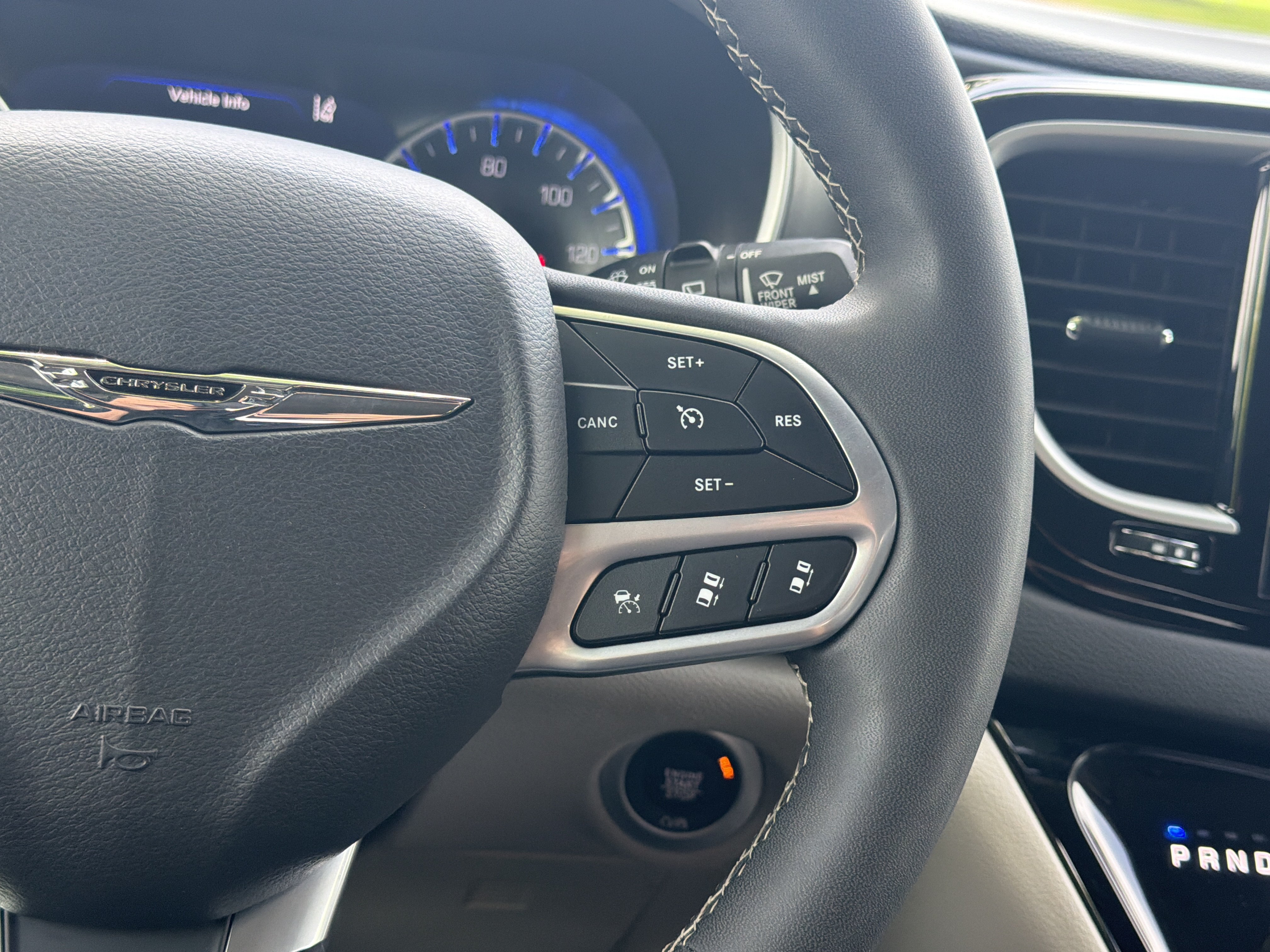 Used 2024 Chrysler Pacifica Touring-L FWD image 19