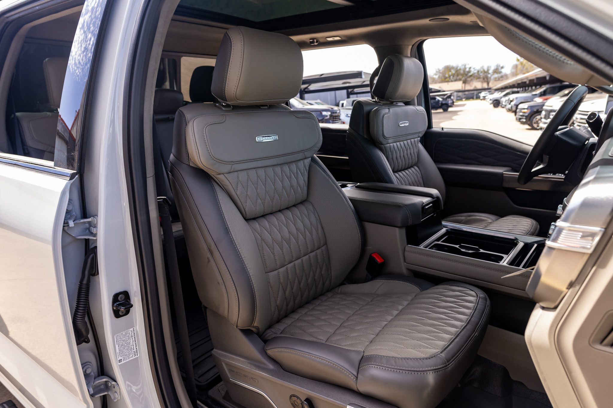 Used 2026 Ford F450 Platinum w/ Platinum Plus Package image 31