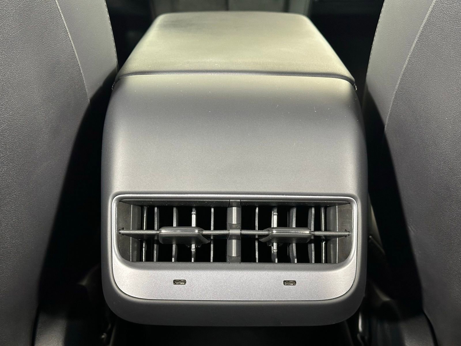 Used 2022 Tesla Model Y Long Range image 32