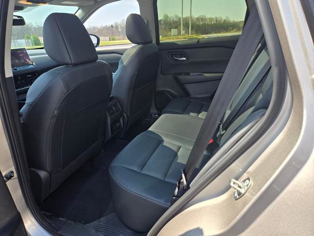Certified 2025 Nissan Rogue SL w/ SL Premium Package FWD image 9