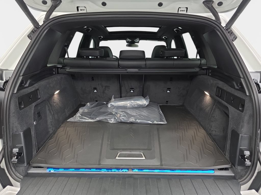 New 2026 BMW X5 xDrive50e w/ M Sport Package AWD/4WD image 12