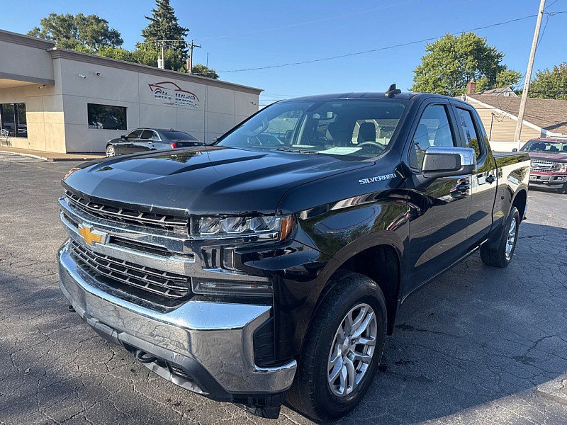 Used 2020 Chevrolet Silverado 1500 LT w/ Trailering Package image 1