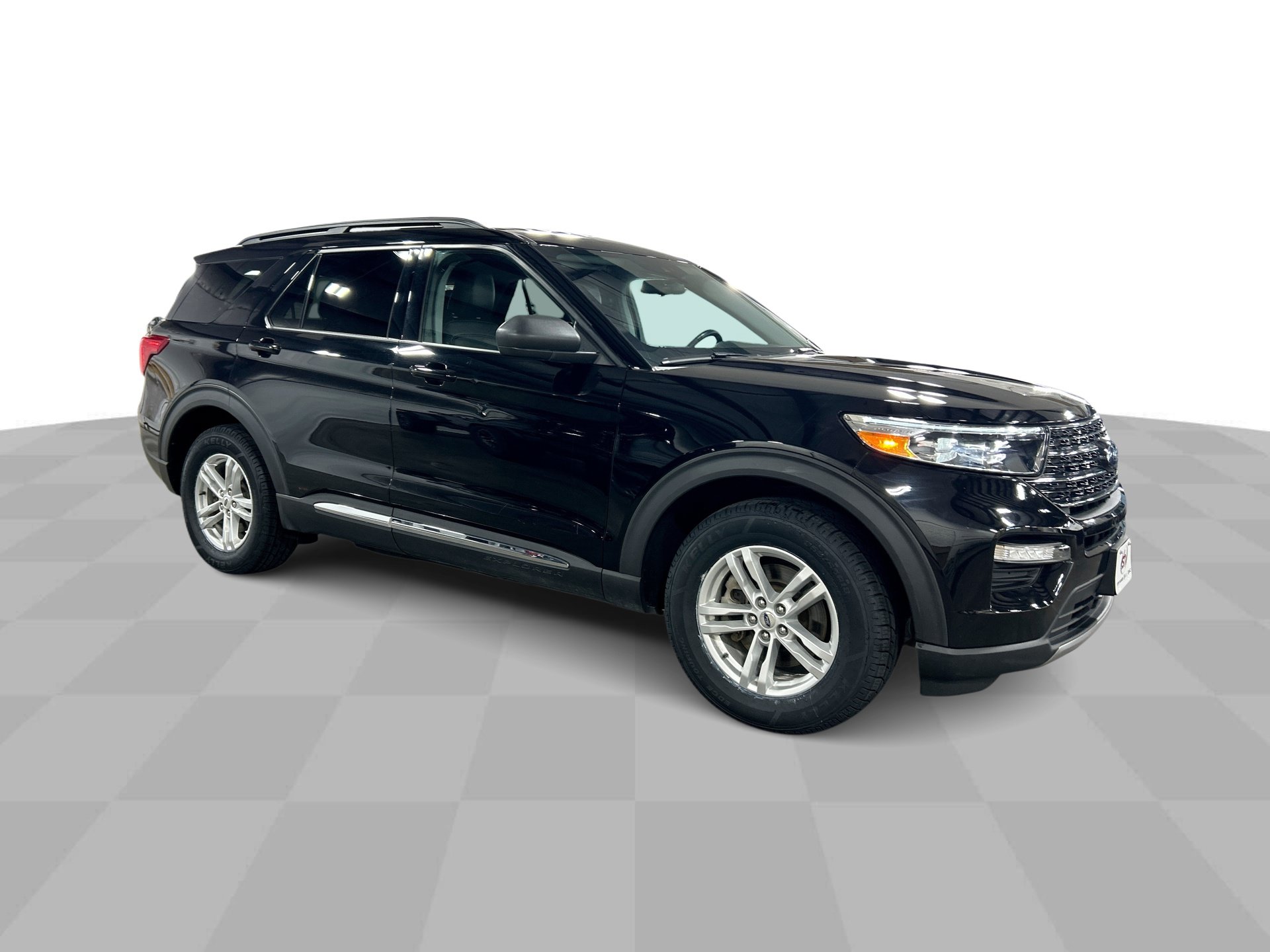 Used 2021 Ford Explorer XLT w/ Equipment Group 202A AWD/4WD image 2