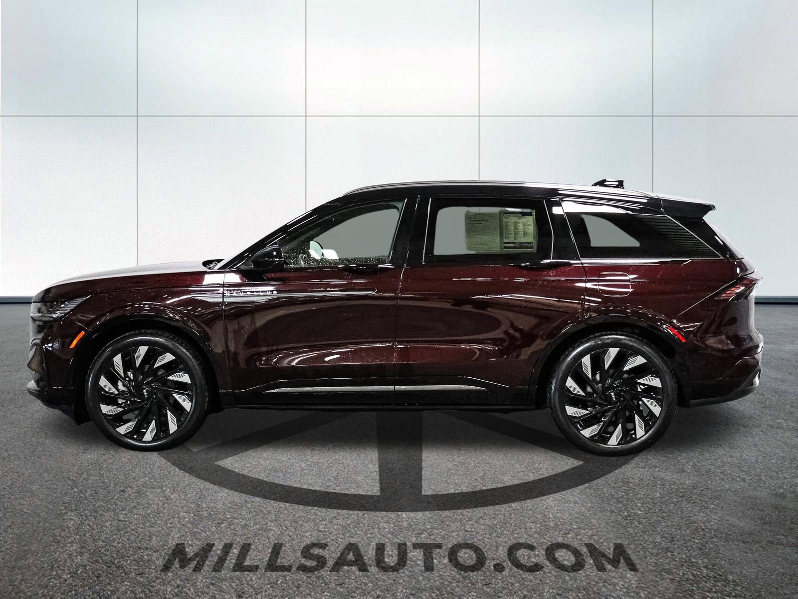 Used 2025 Lincoln Nautilus Reserve w/ Jet Appearance Package image 3