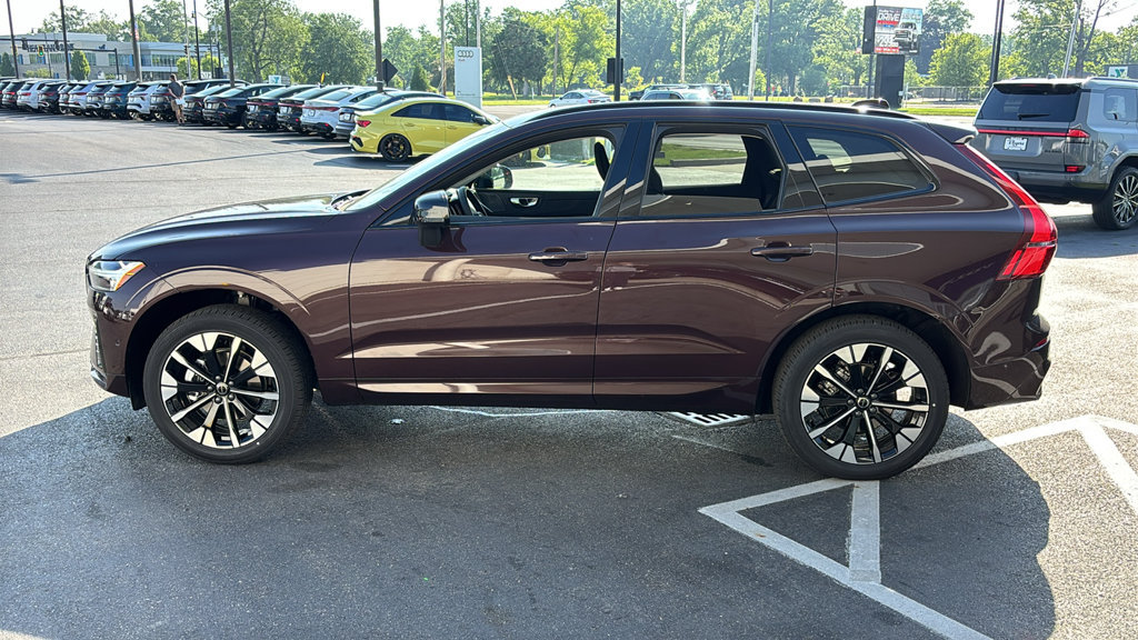 New 2026 Volvo XC60 B5 Plus w/ Climate Package AWD/4WD image 3