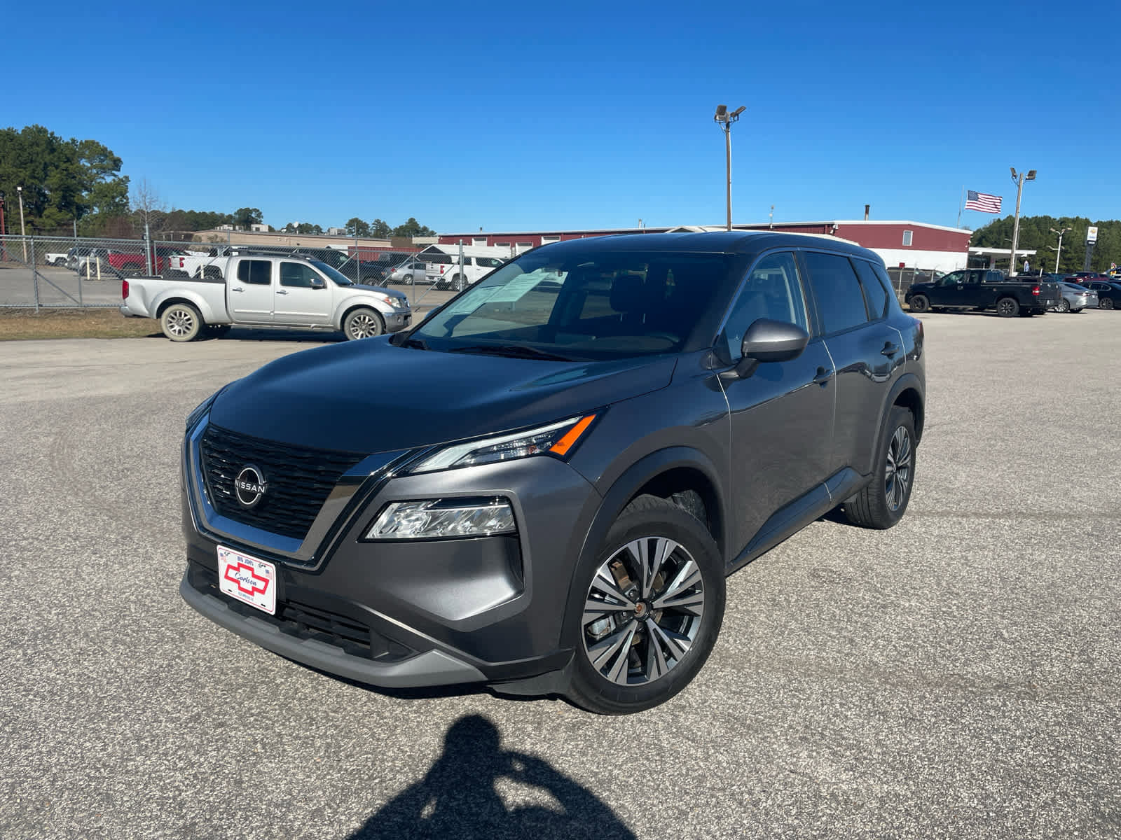 Used 2023 Nissan Rogue SV image 2