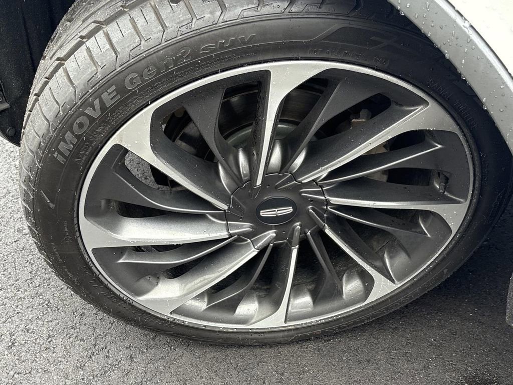 Used 2022 Lincoln Aviator Reserve w/ Equipment Group 201A image 5