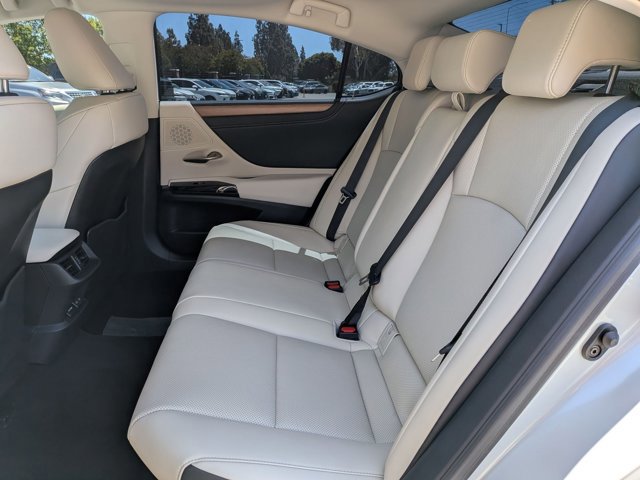 Used 2025 Lexus ES 300h w/ Premium Package FWD image 19