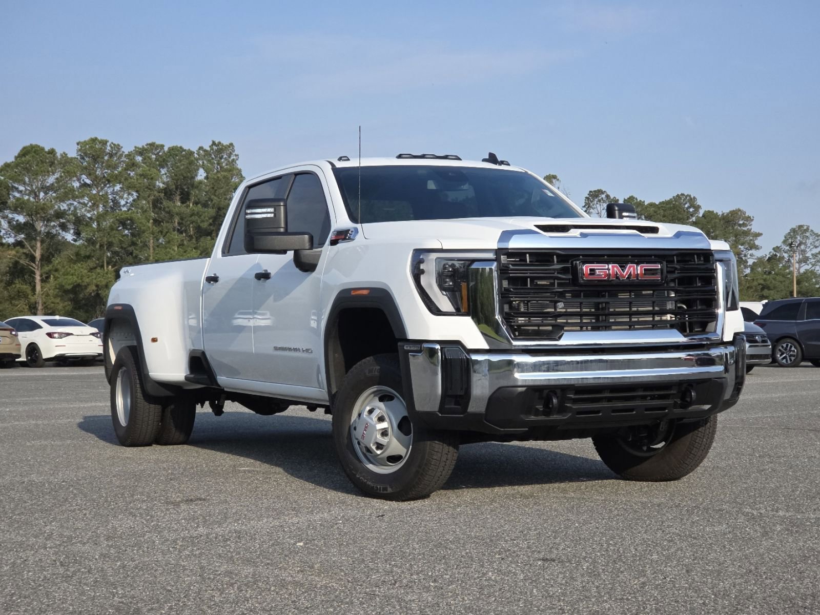 Used 2026 GMC Sierra 3500 Pro image 2