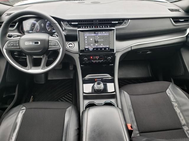Used 2024 Jeep Grand Cherokee Laredo X w/ Luxury Tech Group I AWD/4WD image 15