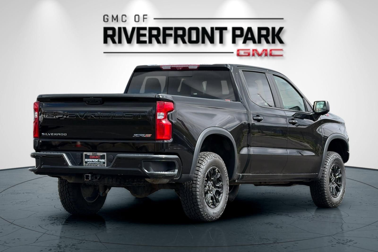 Used 2023 Chevrolet Silverado 1500 ZR2 w/ Technology Package AWD/4WD image 3