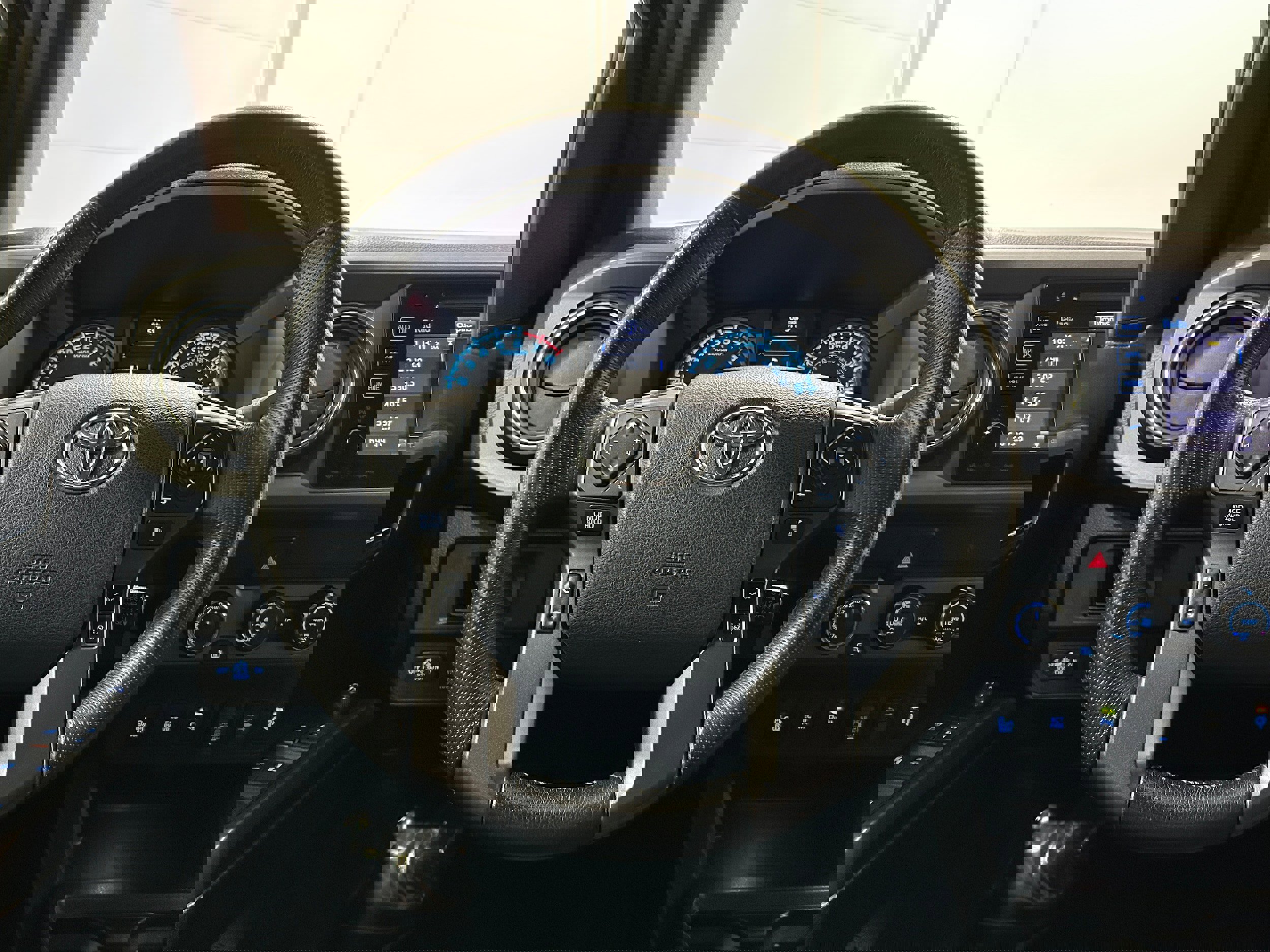 Used 2019 Toyota Tacoma TRD Sport image 11