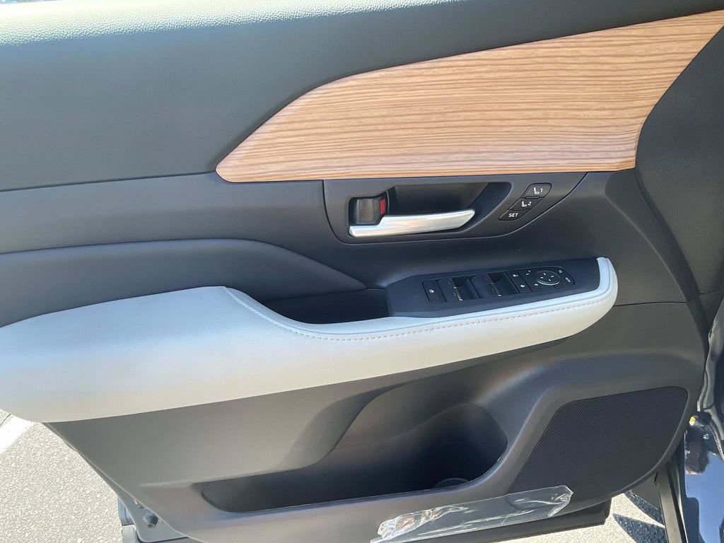 New 2026 Toyota Grand Highlander AWD image 22