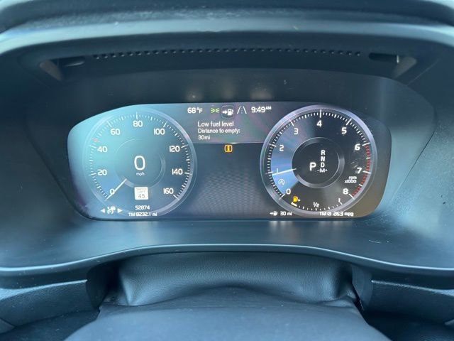 Used 2022 Volvo XC40 T4 R-Design w/ Advanced Package image 12