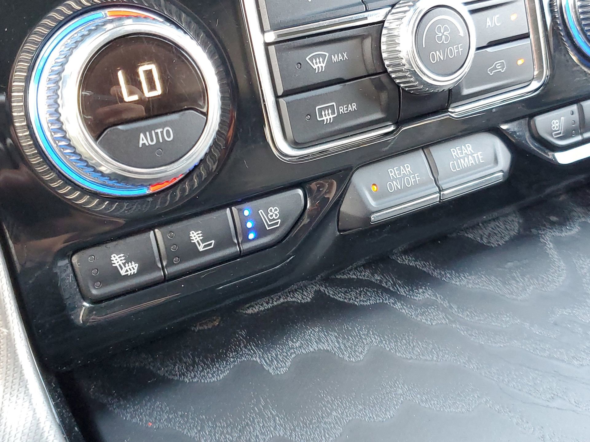 Used 2024 GMC Yukon Denali image 31