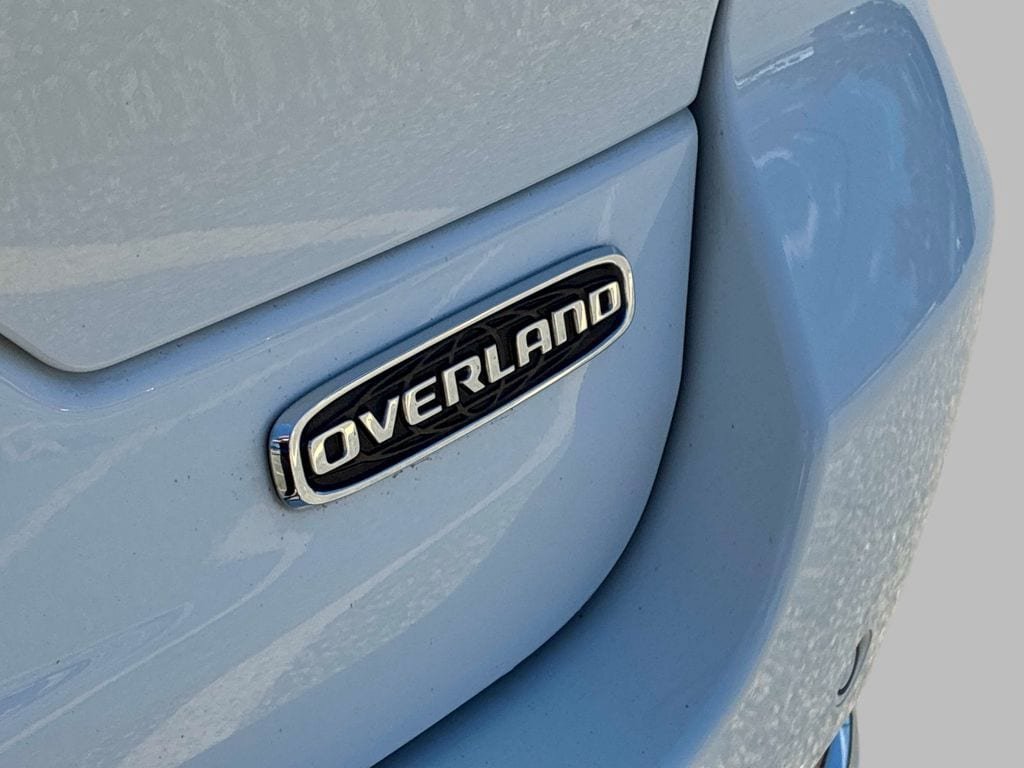 Used 2023 Jeep Grand Cherokee Overland w/ Luxury Tech Group IV AWD/4WD image 12
