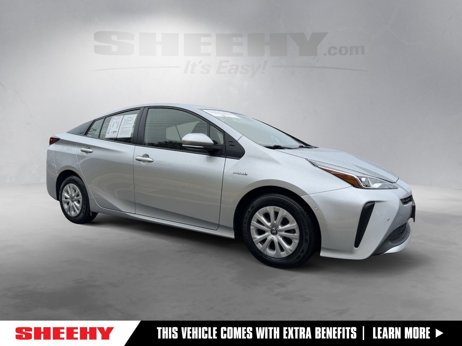 Certified 2022 Toyota Prius LE image 1