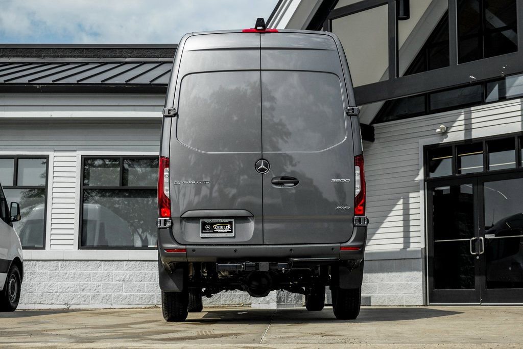 Used 2025 Mercedes-Benz Sprinter 2500 image 8