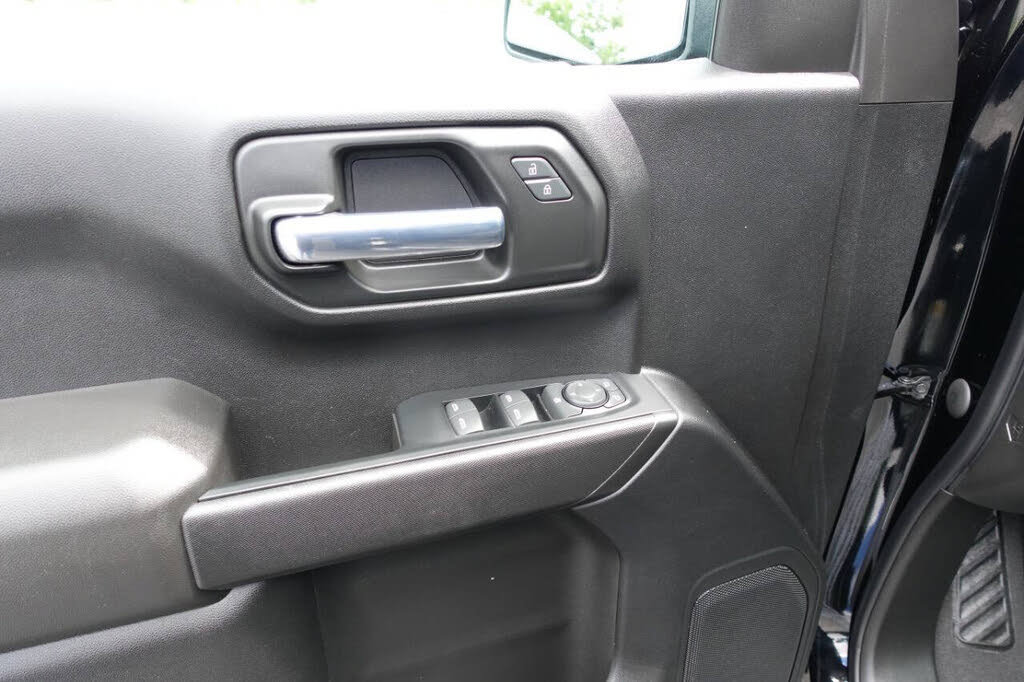 Used 2023 Chevrolet Silverado 1500 Custom AWD/4WD image 17