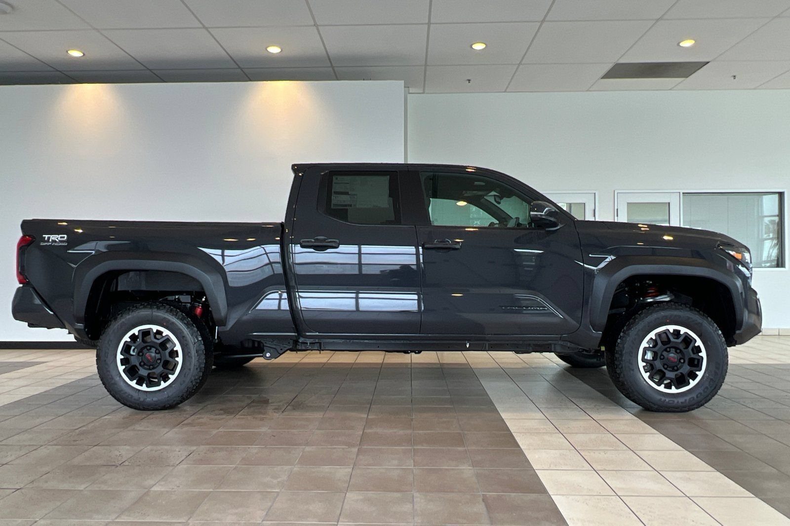Used 2026 Toyota Tacoma TRD Off-Road w/ TRD Off Road Upgrade Package AWD/4WD image 5