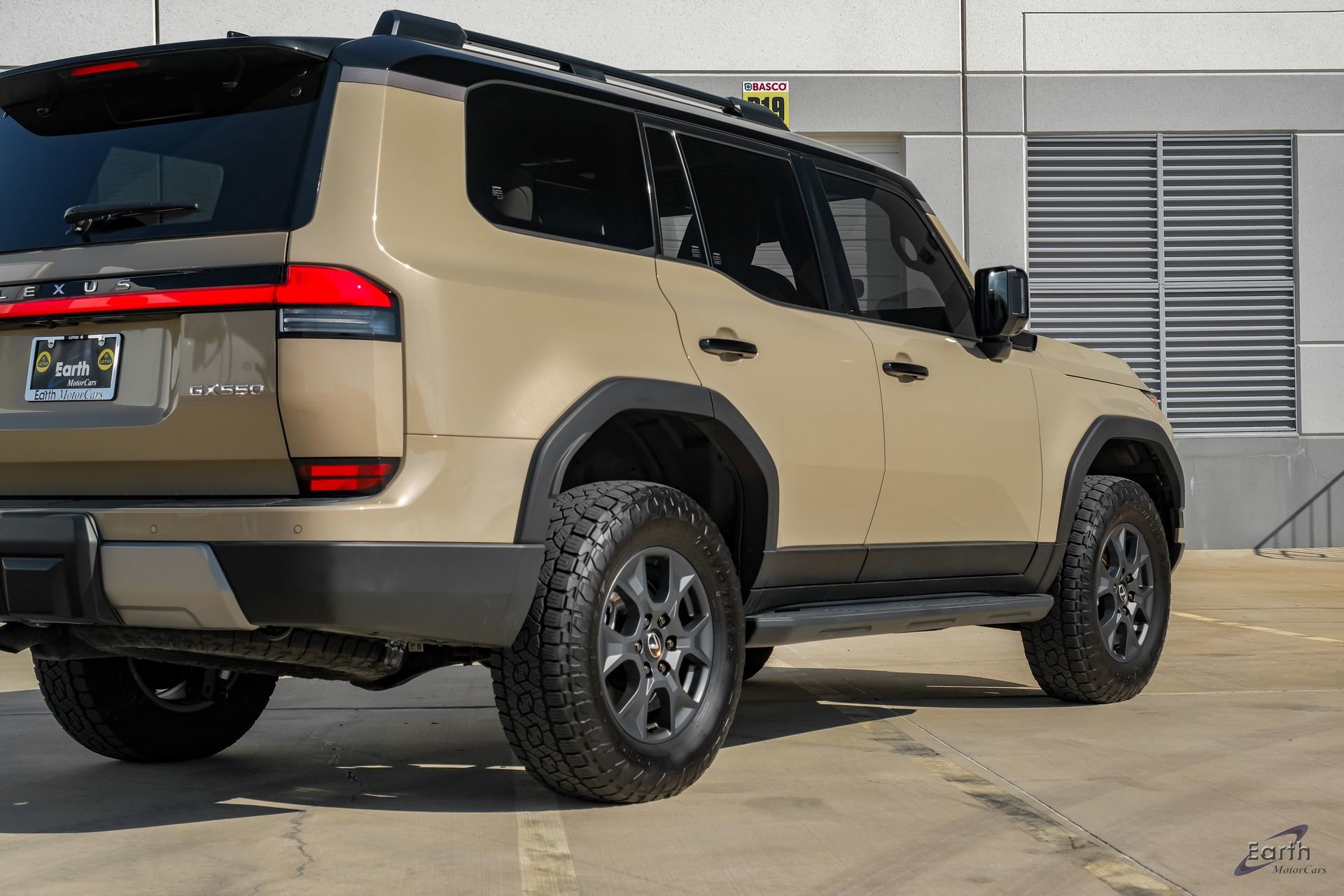 Used 2025 Lexus GX 550 w/ Accessory Package (CT) image 18