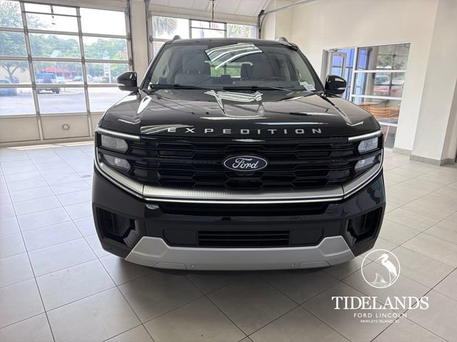 Certified 2025 Ford Expedition Platinum w/ Driver's Package AWD/4WD image 3