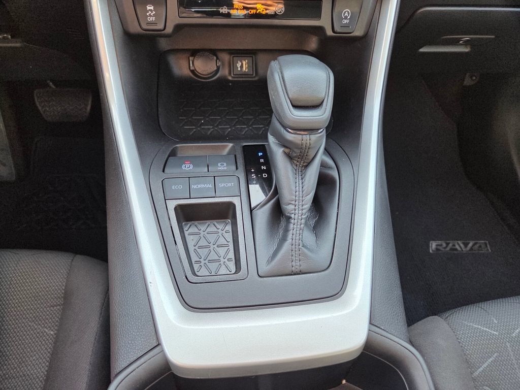 Used 2023 Toyota RAV4 XLE w/ Convenience Package FWD image 18