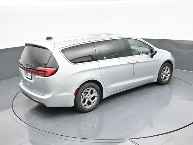 Used 2024 Chrysler Pacifica Limited FWD image 57