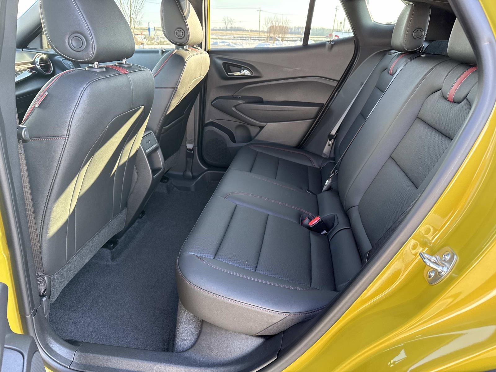 Used 2025 Chevrolet Trax RS w/ Sunroof Package image 22