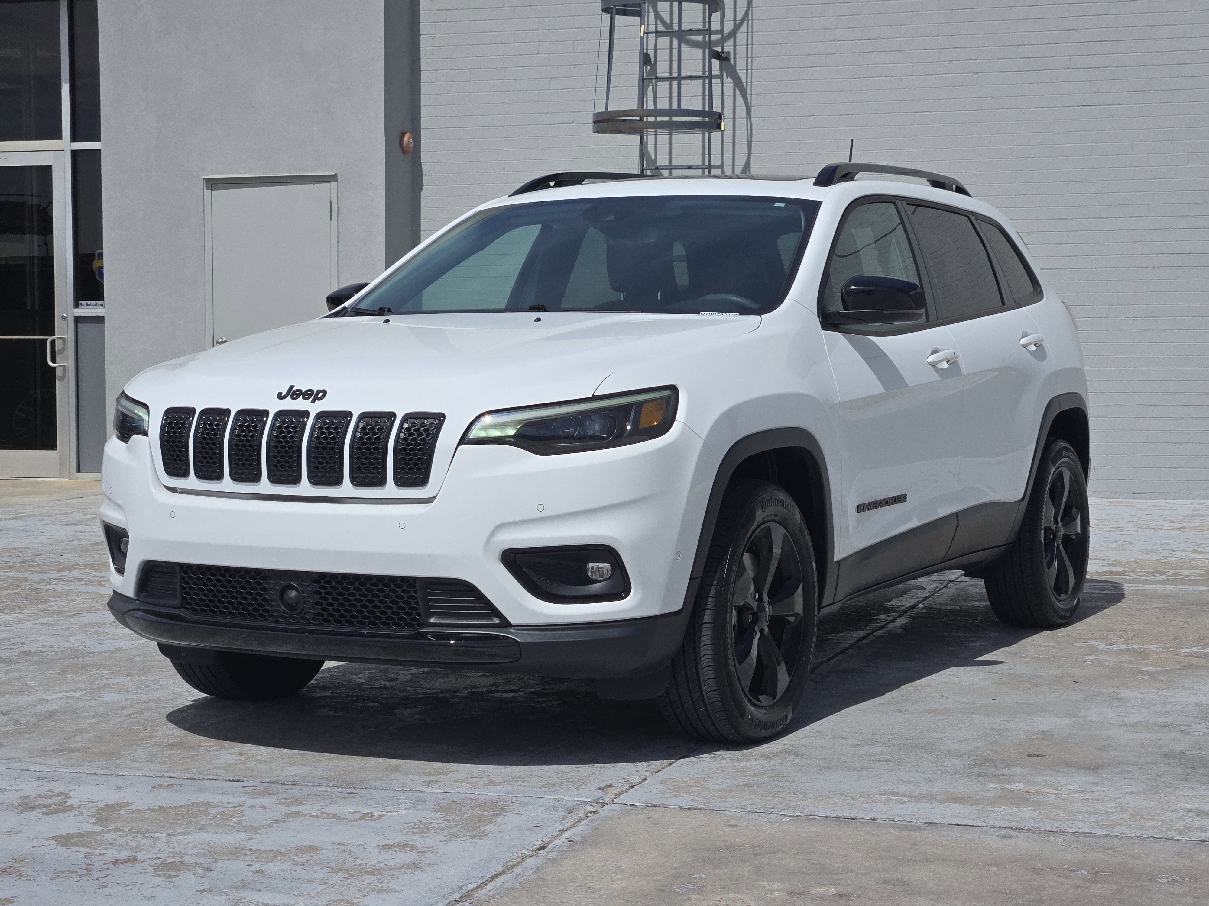 Used 2023 Jeep Cherokee Altitude Lux w/ Lux Elite Package image 4