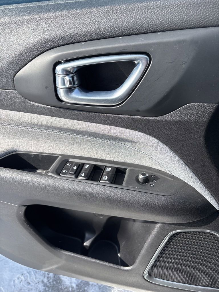 Used 2025 Jeep Compass Latitude image 10