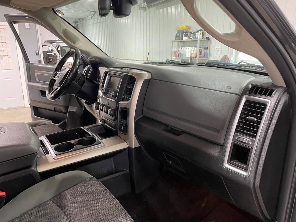Used 2015 RAM 1500 Classic SLT w/ SLT Plus D￩cor Group image 24