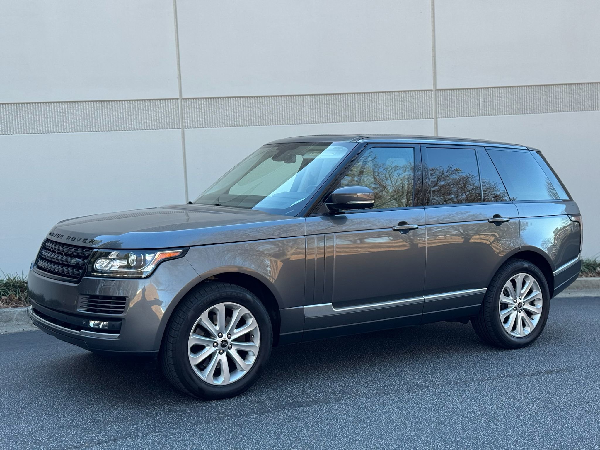 Used 2014 Land Rover Range Rover HSE image 3