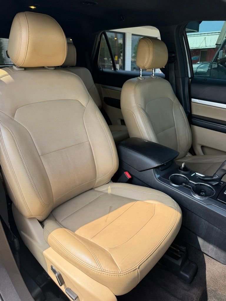 Used 2016 Ford Explorer XLT w/ Equipment Group 202A FWD image 20