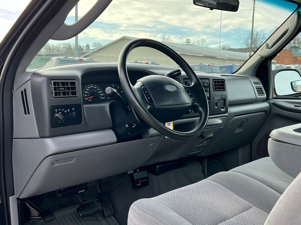 Used 2004 Ford F350 XLT image 12