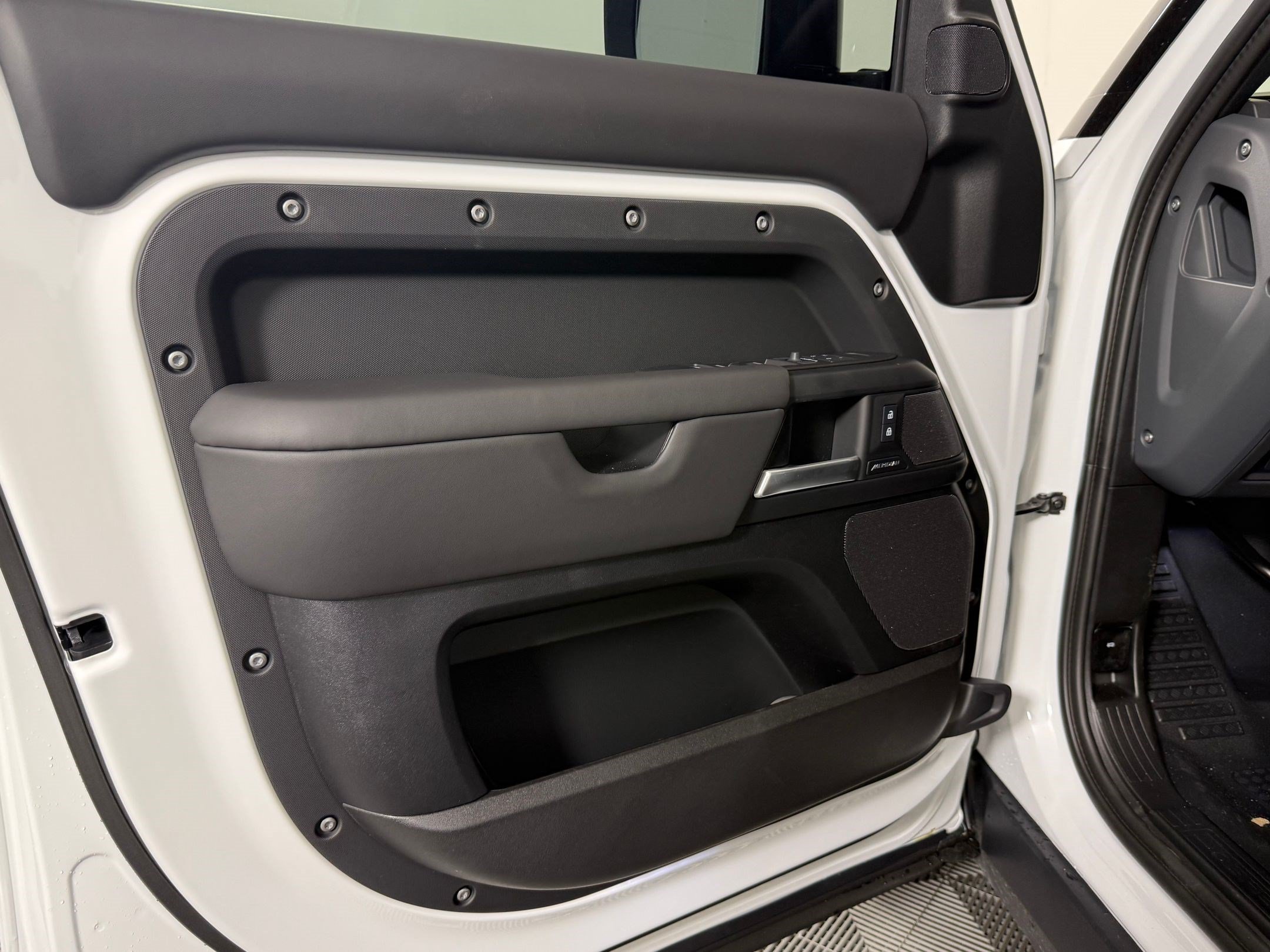 New 2026 Land Rover Defender 110 S AWD/4WD image 21