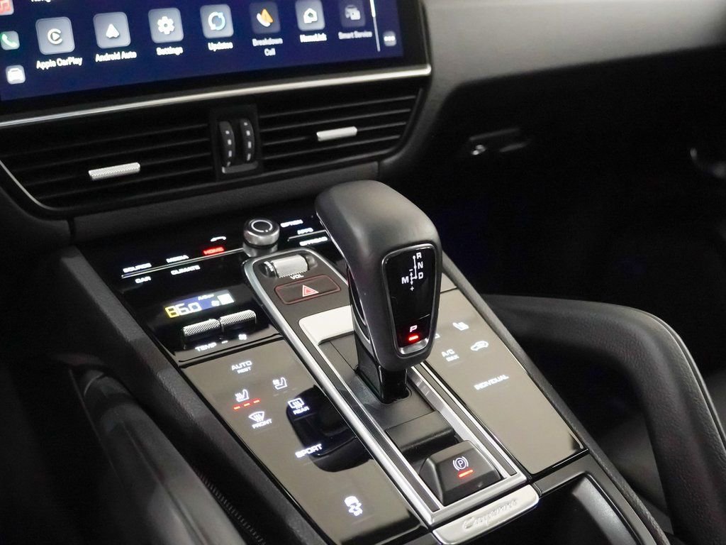 Certified 2023 Porsche Cayenne Platinum Edition image 32