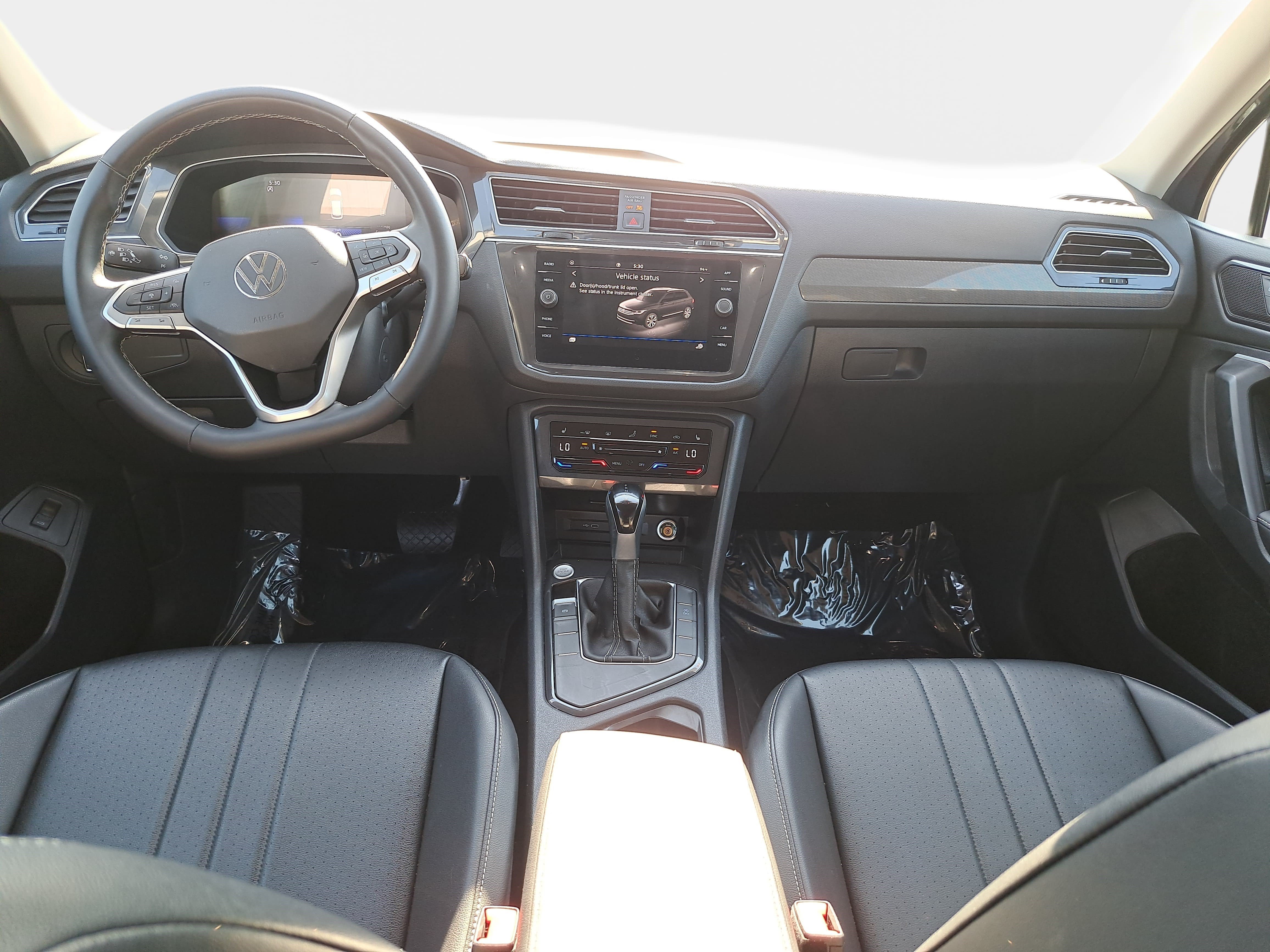 Used 2024 Volkswagen Tiguan SE FWD image 9
