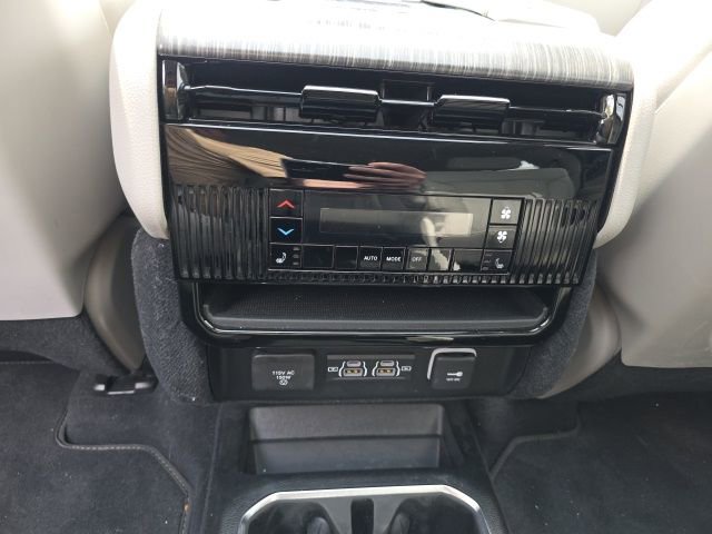 Used 2024 Jeep Wagoneer Series II w/ Convenience Group I AWD/4WD image 10