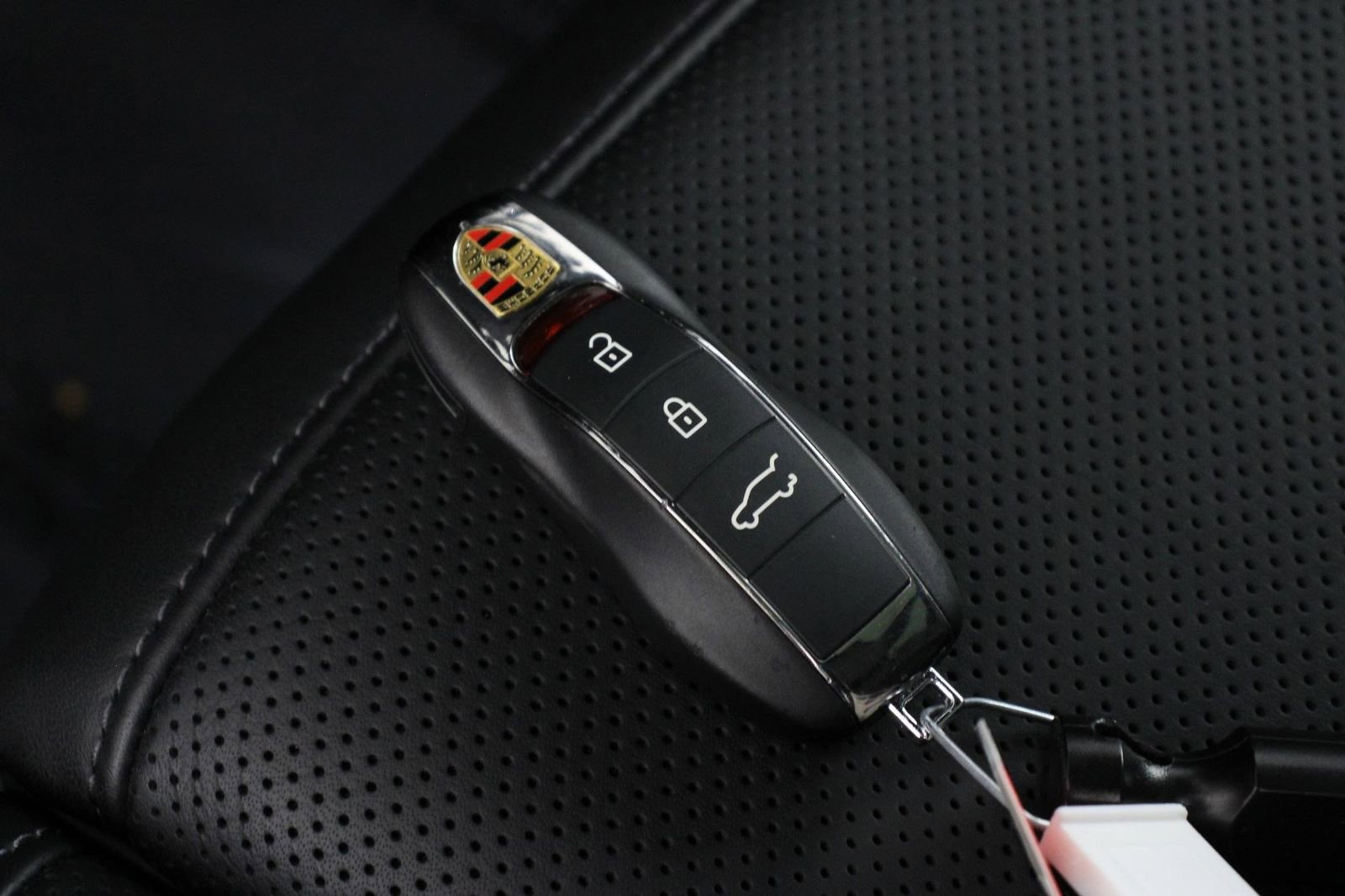 Certified 2025 Porsche Macan image 34