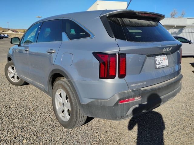 Used 2023 Kia Sorento LX image 3