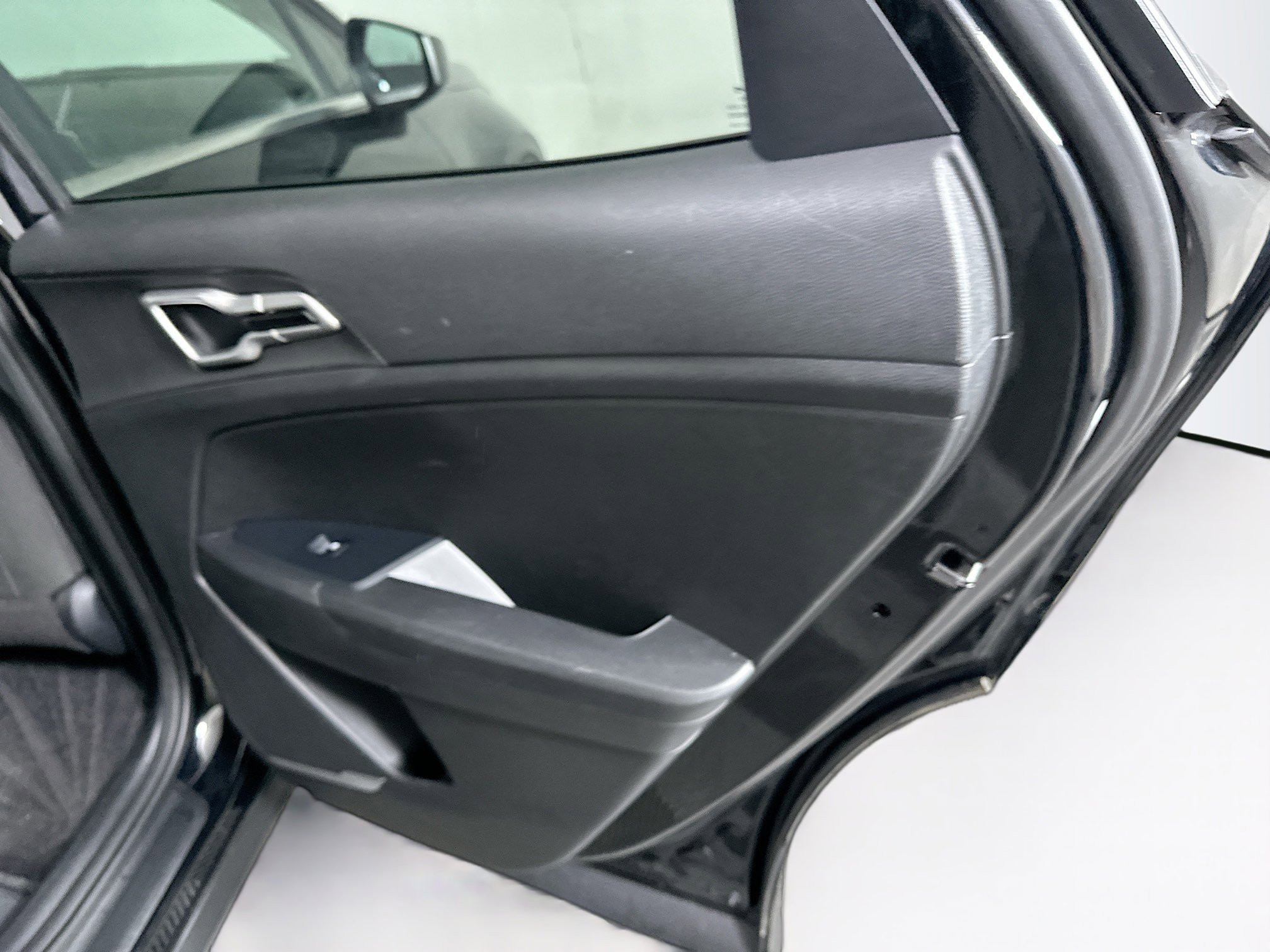 Used 2025 Kia Sportage LX image 28