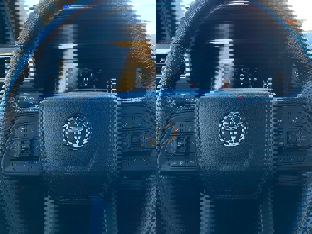 Certified 2025 Toyota Tacoma SR5 image 19