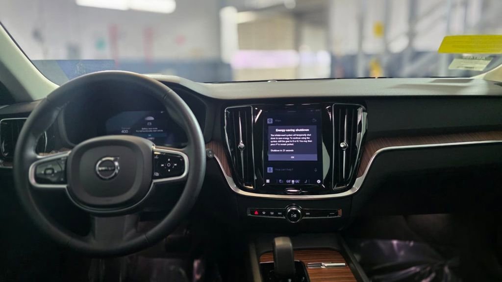 Used 2025 Volvo V60 B5 Cross Country Plus image 13
