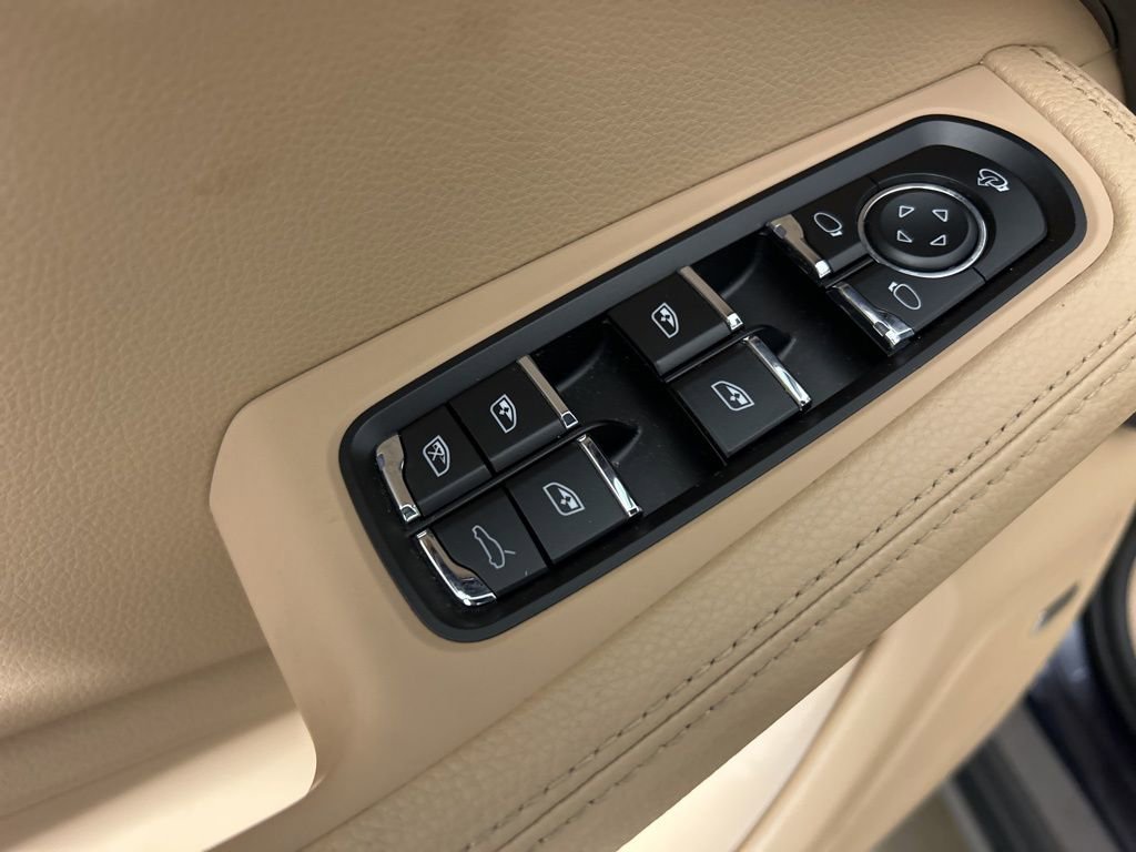 Certified 2022 Porsche Macan image 18